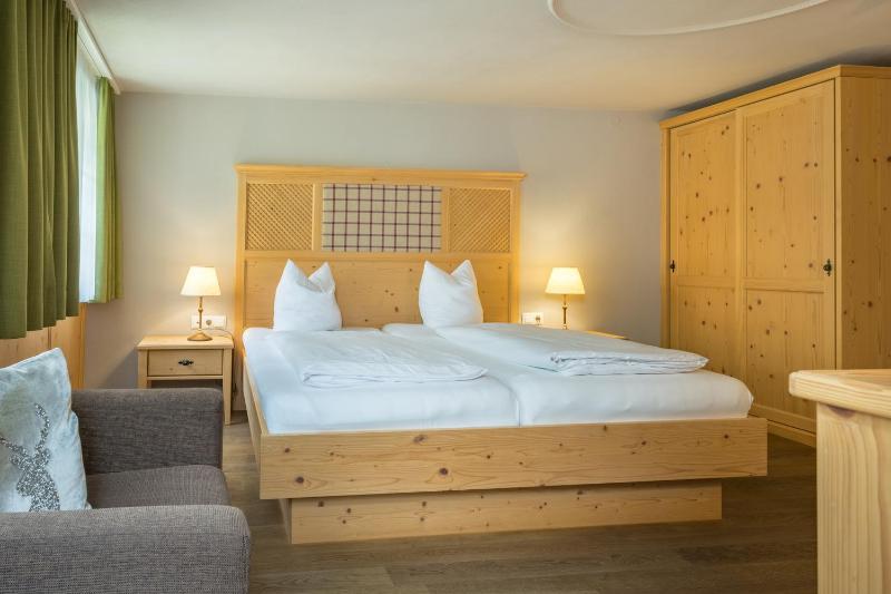 Double Room image 3