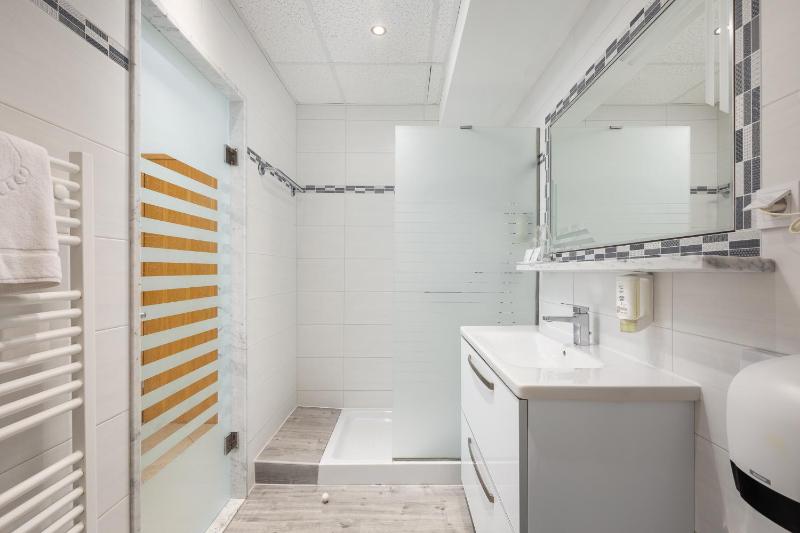 Standard Double or Twin Room with Sea View image 4