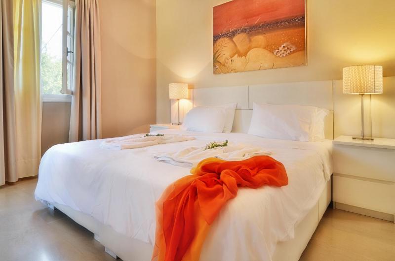 Double Room image 2