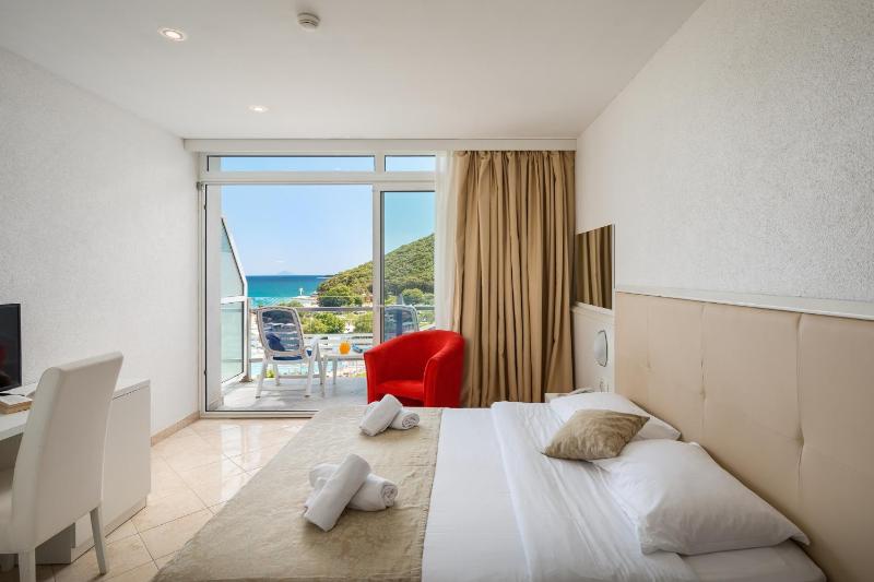 Standard Double or Twin Room with Sea View image 1