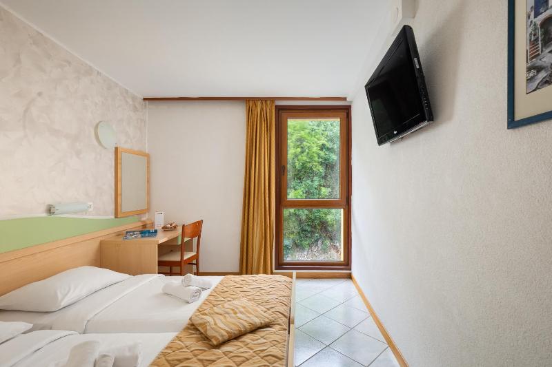 Economy Double or Twin Room image 3
