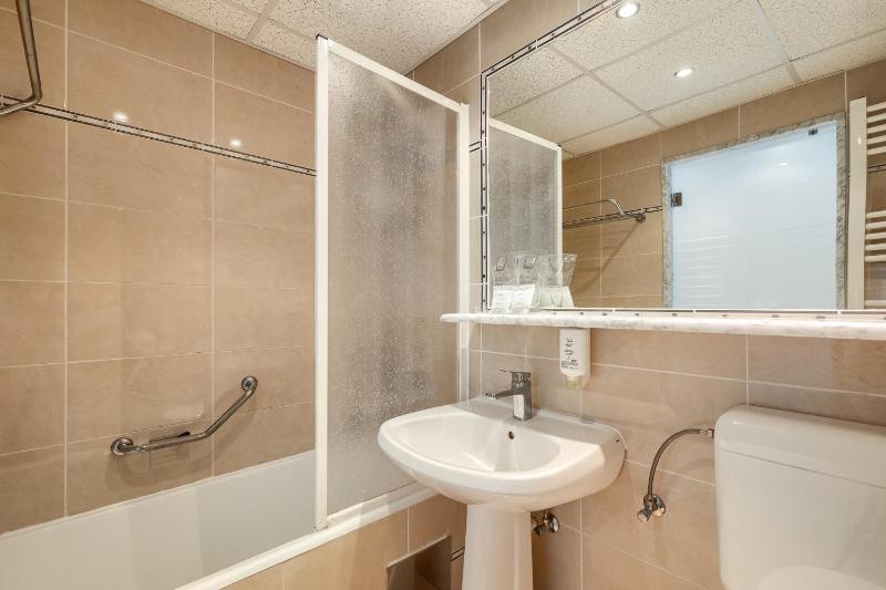 Double or Twin Room with Side Sea View image 2