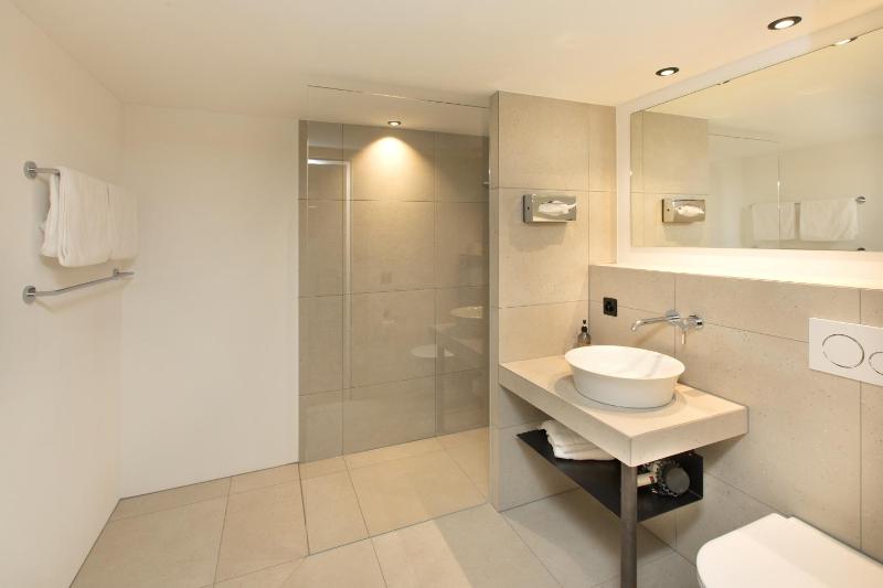 Standard Triple Room image 3