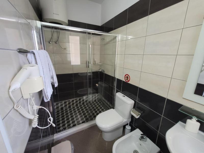 Haris Hotel & Suites - image 7