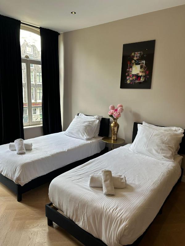 Deluxe Quadruple Room image 1