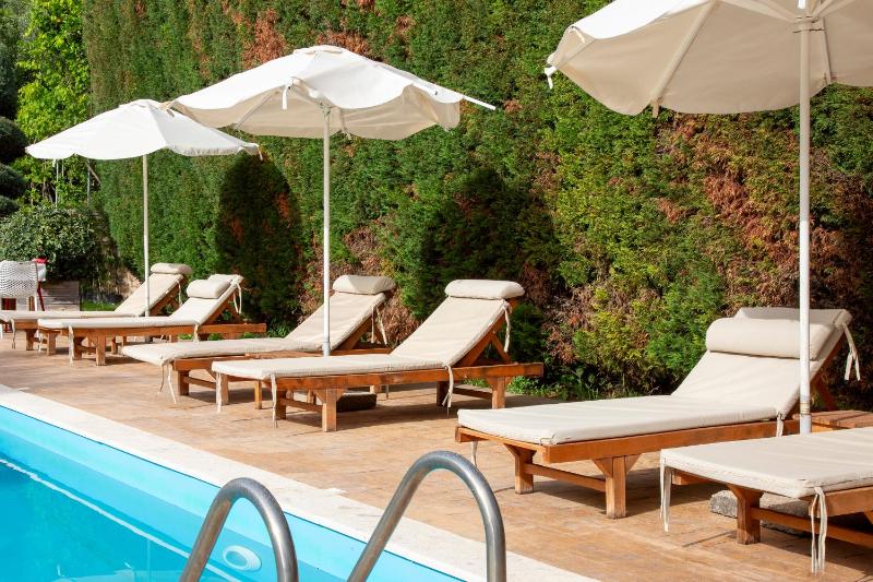 Studio with Pool View image 2