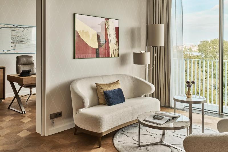 Suite with Lake View image 4