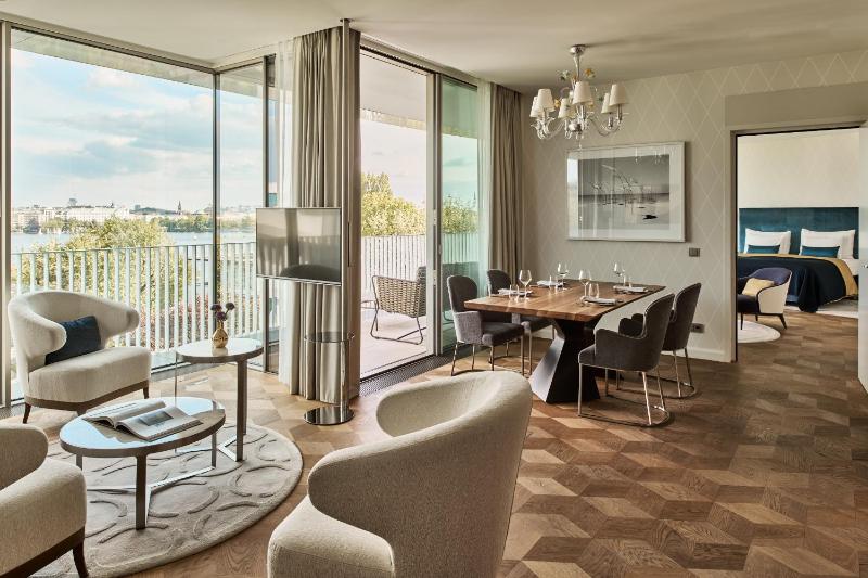 Suite with Lake View image 3