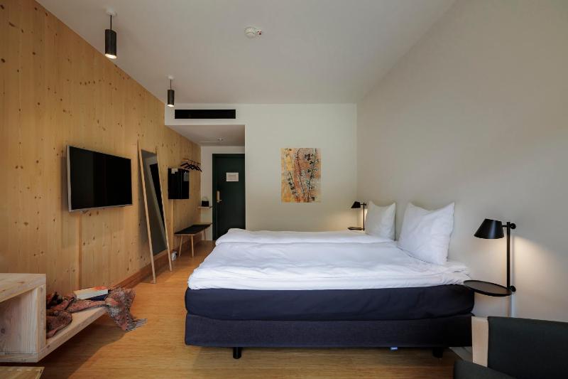 Twin Room image 4