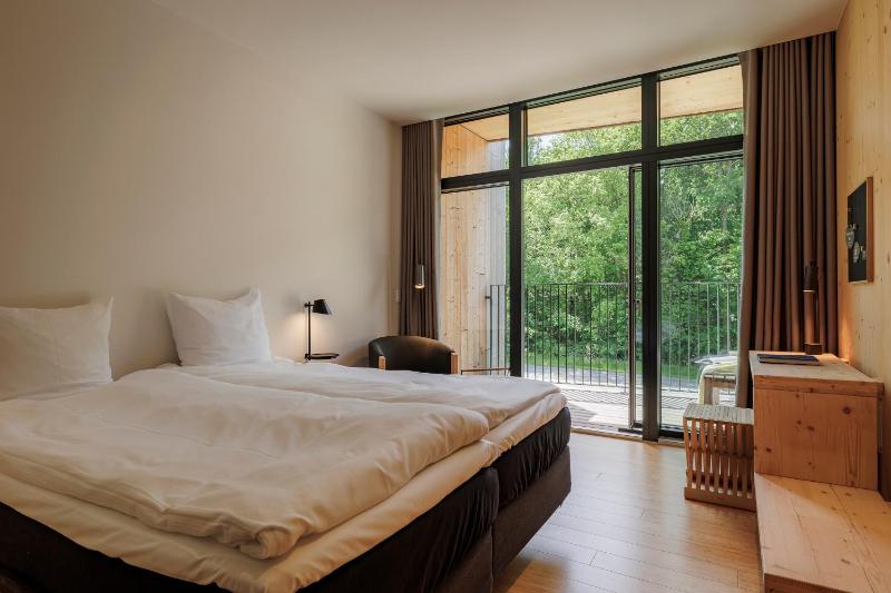 Twin Room image 2