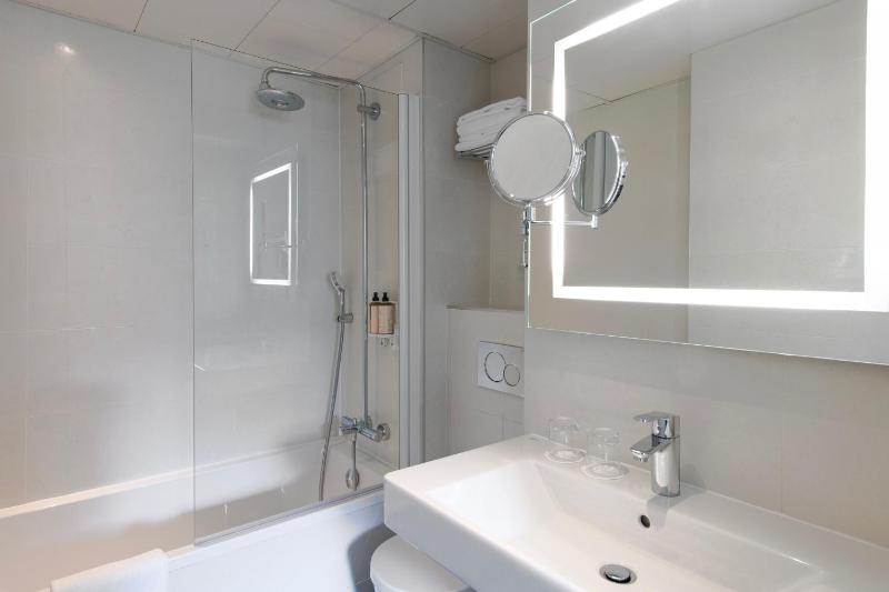 Privilege Double Room with 1 King Bed image 3