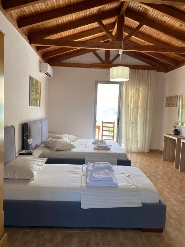 Quadruple Room with Balcony image 1