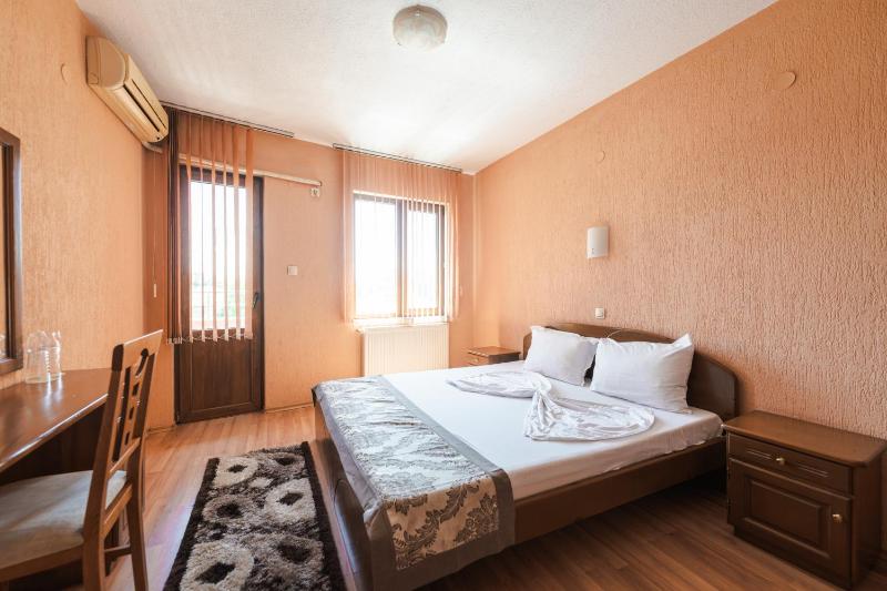 Double or Twin Room with Balcony image 3