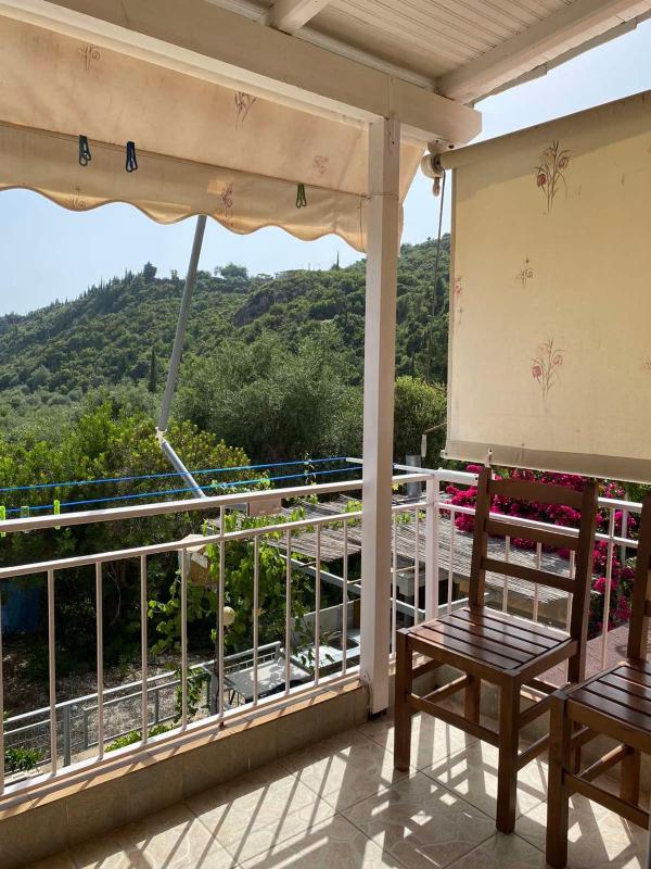 Quadruple Room with Balcony image 3