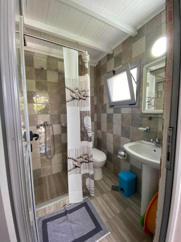 Quadruple Room with Balcony image 4