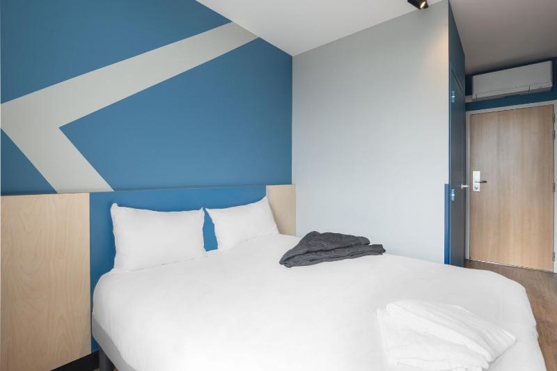 Standard Double Room image 2