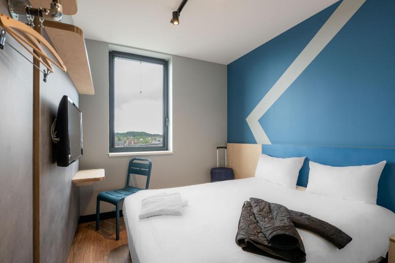 Standard Double Room image 3