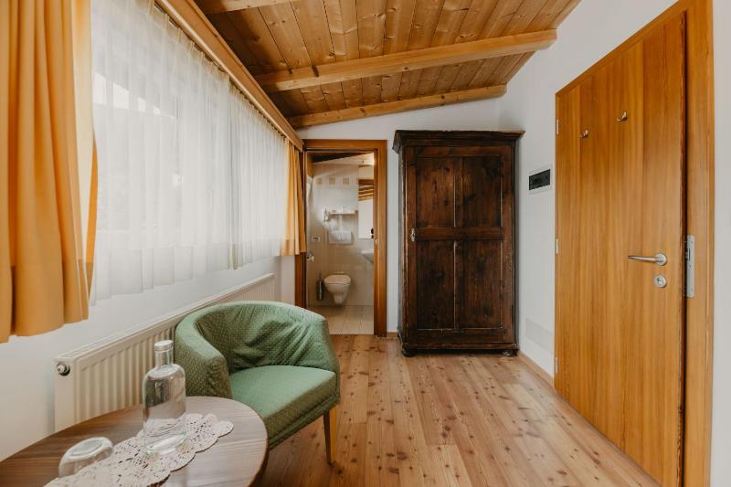 Single Room image 3
