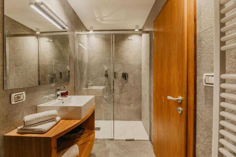 Junior Suite with Balcony image 3