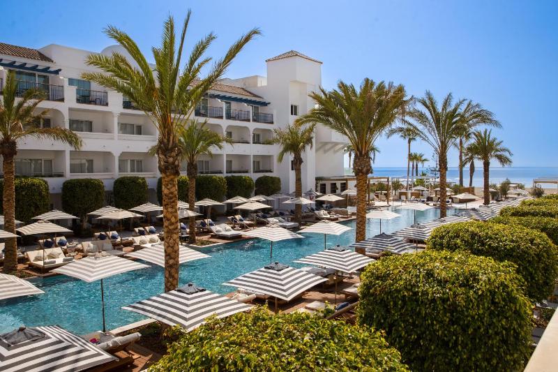 Pool and Sea View Deluxe Room image 1