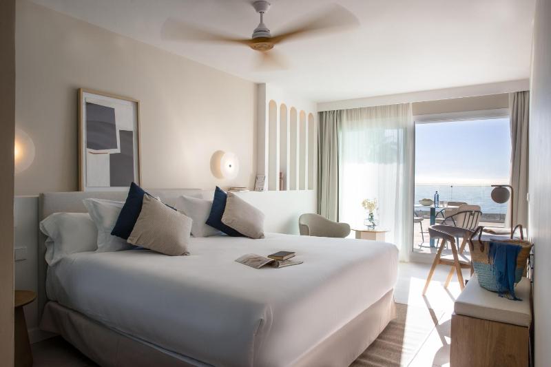 Sea View Suite with Pool image 1