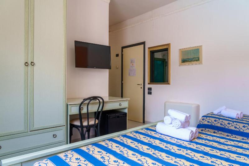 Superior Triple Room image 2