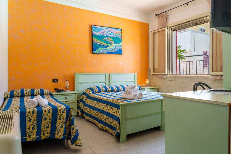 Superior Triple Room image 4