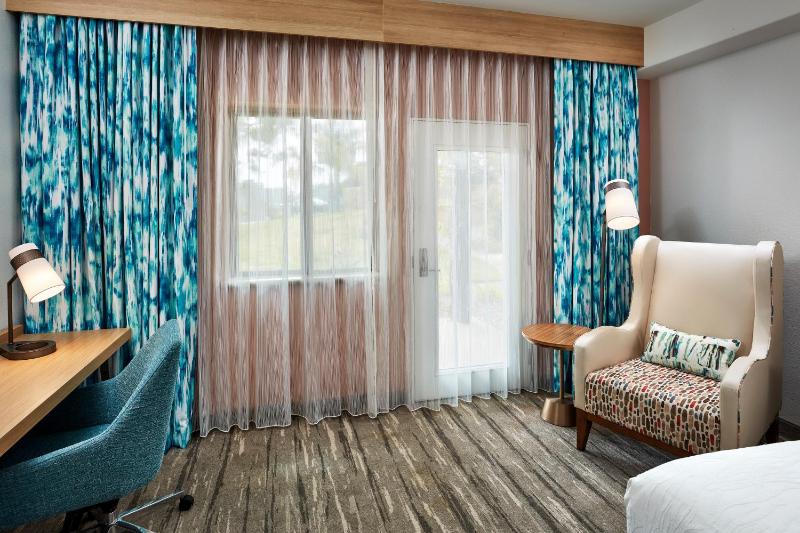 Queen Room with Two Queen Beds and Patio - Non-Smoking image 4