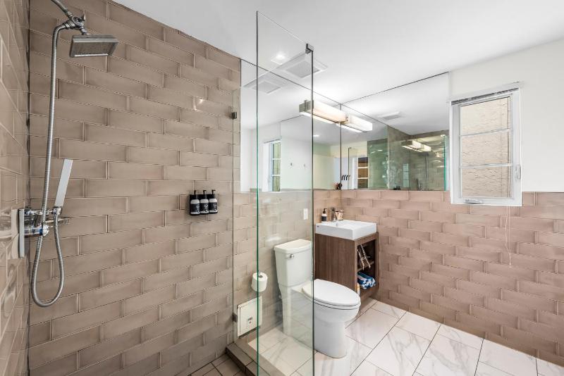 Luxuri Suites - image 36