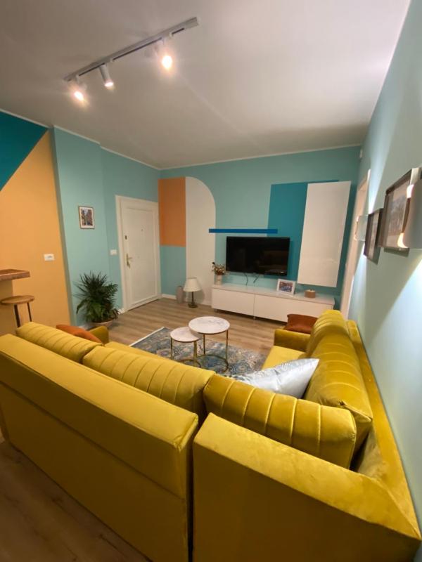 Art crafted flat in city center - image 1