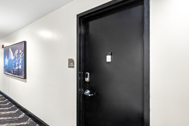 Luxuri Suites - image 26