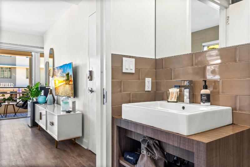 Luxuri Suites - image 21