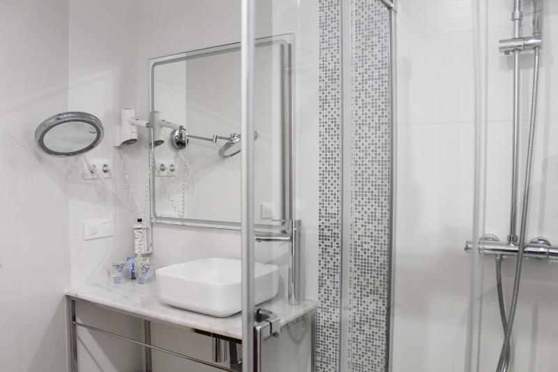 Superior Double Room image 4