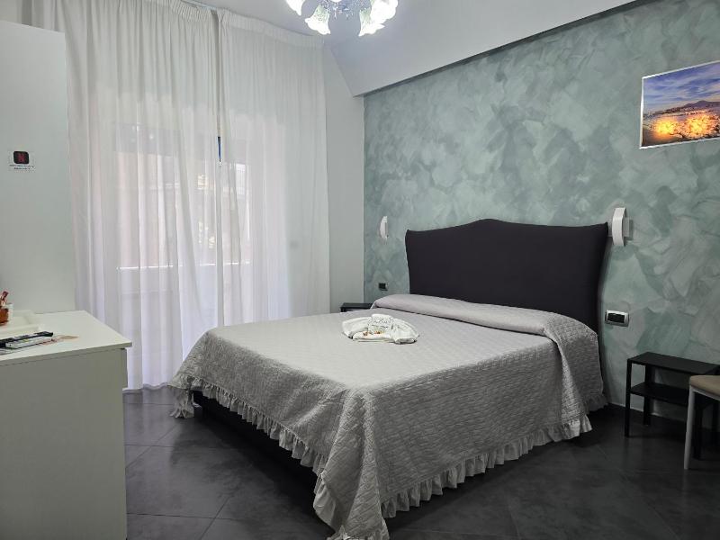 Double Room image 1