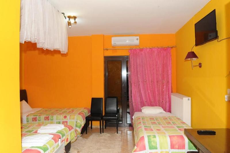 Quadruple Room image 2