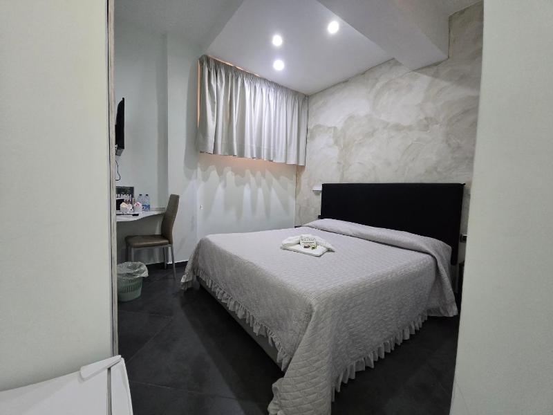 Deluxe King Room image 4