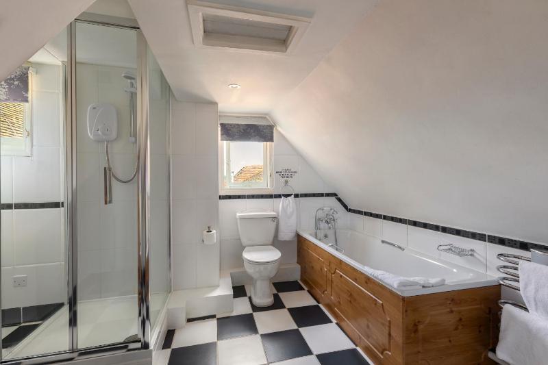 Deluxe Double Room image 4