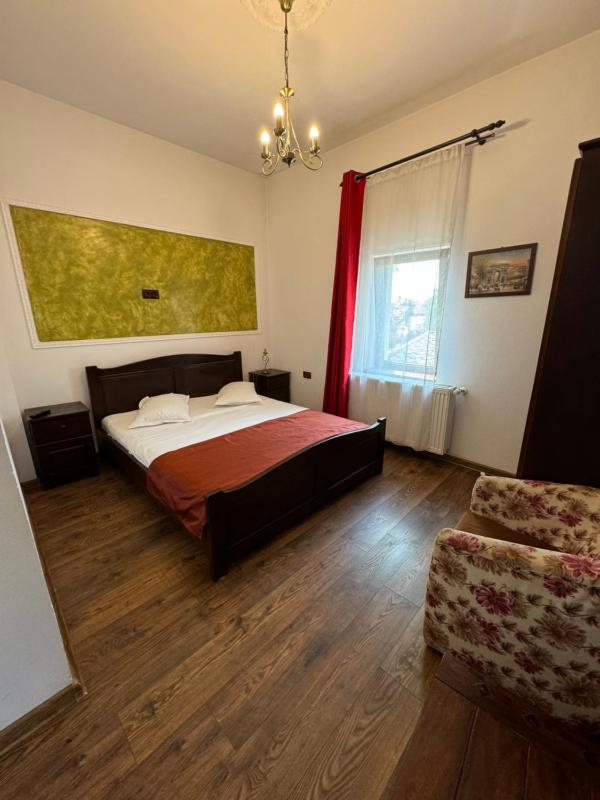 Large Double Room image 3