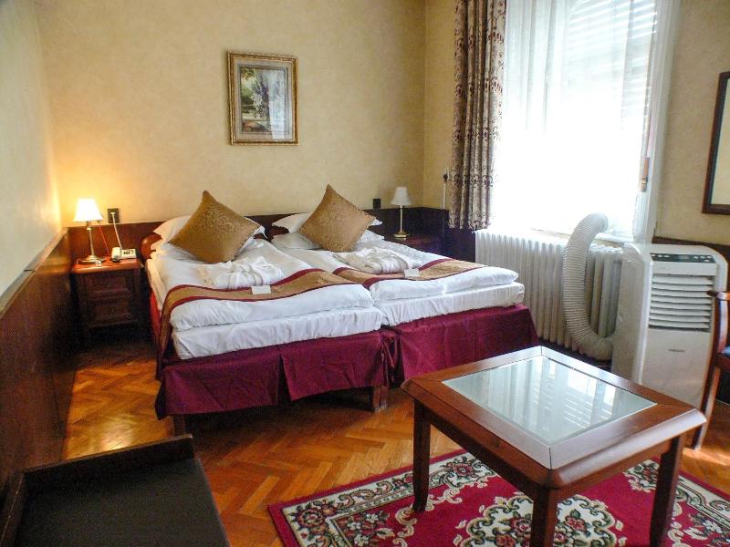 Superior Double or Twin Room with Balcony image 3