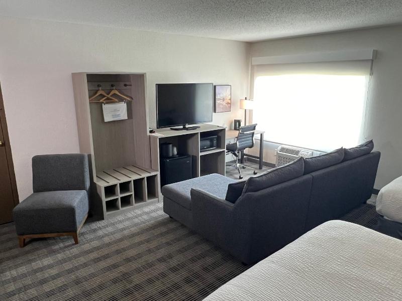 Family Suite with Two Queen Beds - Non-Smoking image 3