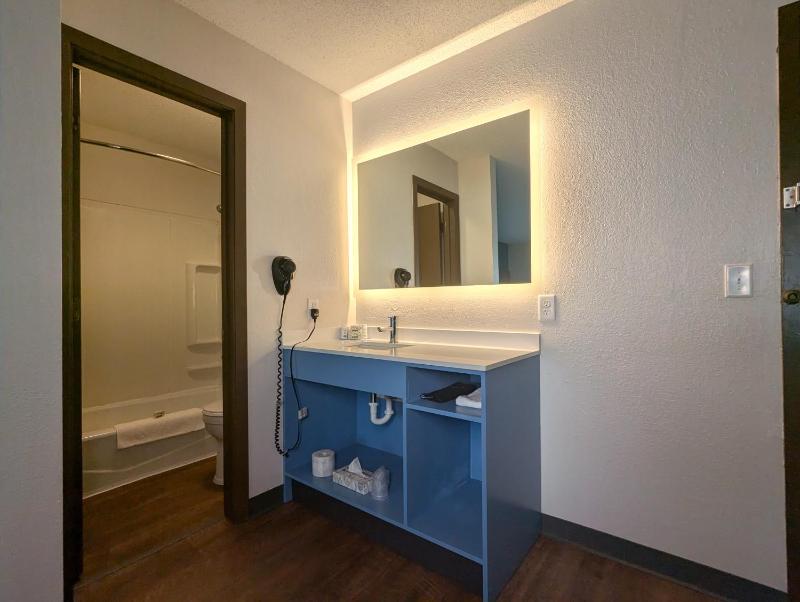 Family Suite with Two Queen Beds - Non-Smoking image 2