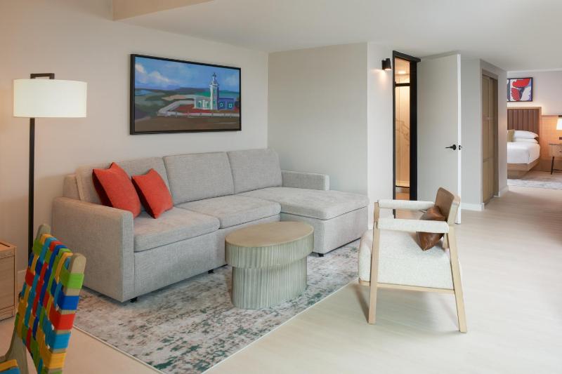 One-Bedroom Junior Suite image 1