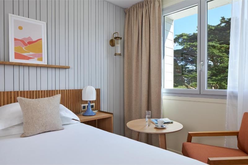 Standard Double Room with Garden View image 3