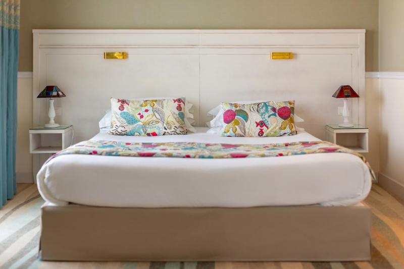 Superior Double Room with Garden View image 1
