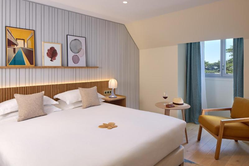 Junior Suite with Garden View image 1