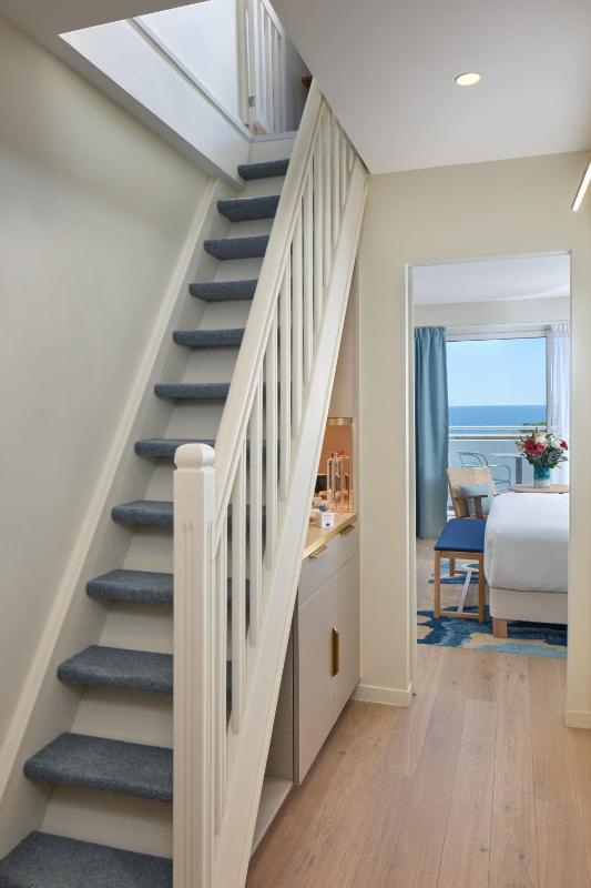Family Room with Sea View image 4