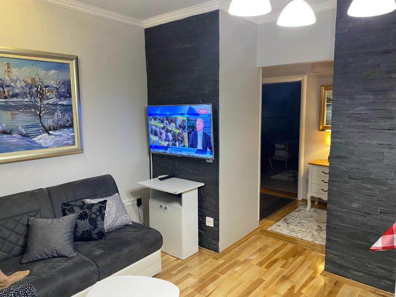 Apartman 8e - image 2
