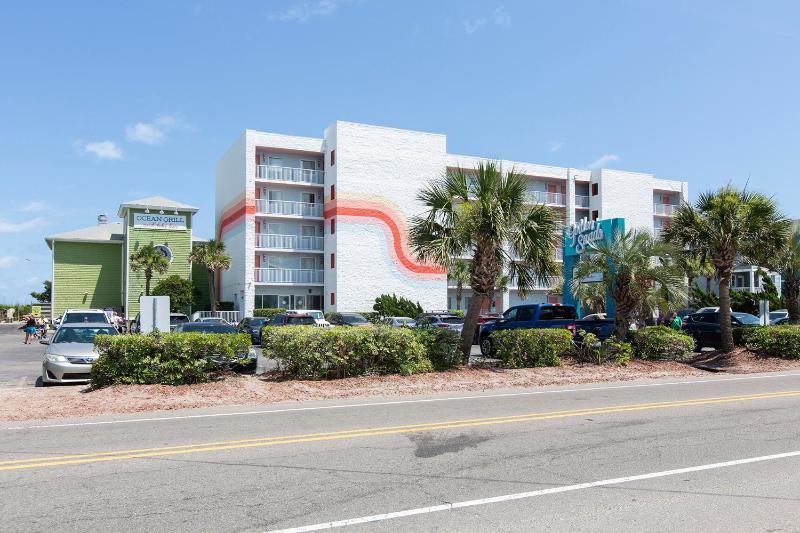 Golden Sands Carolina Beach Oceanfront Tapestry by Hilton - image 30