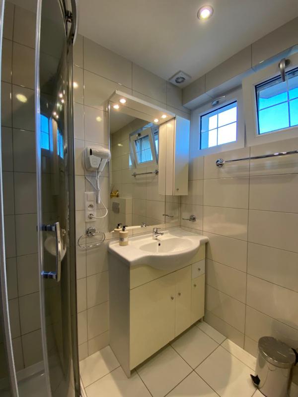 Standard Double or Twin Room image 4