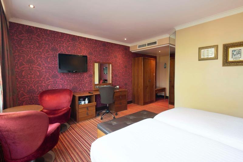 Standard Twin Room image 3